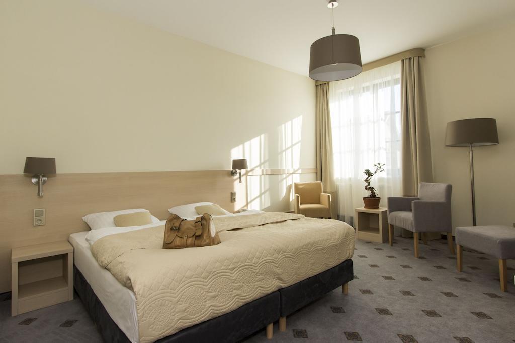 Hotel Notabene Świdnik Oda fotoğraf