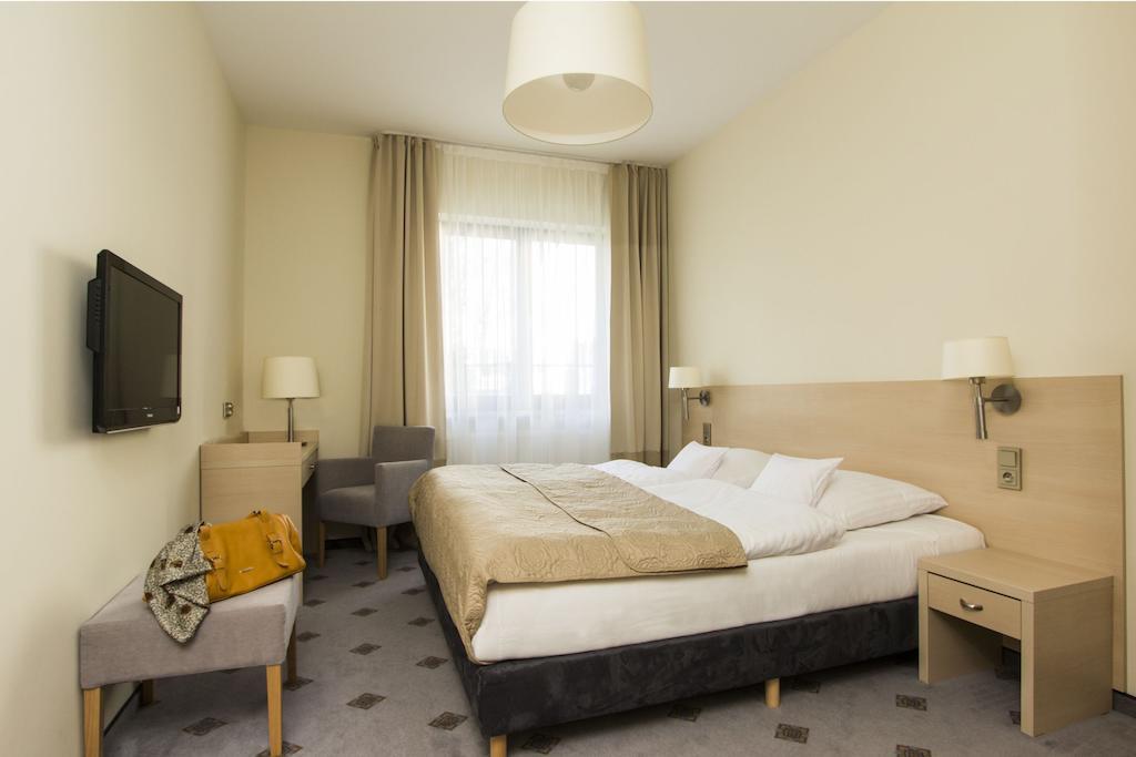 Hotel Notabene Świdnik Oda fotoğraf