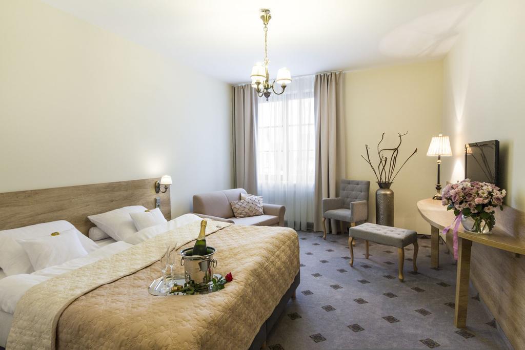 Hotel Notabene Świdnik Oda fotoğraf