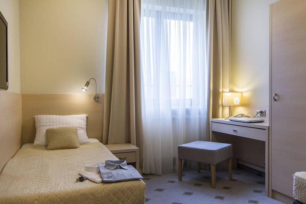 Hotel Notabene Świdnik Oda fotoğraf